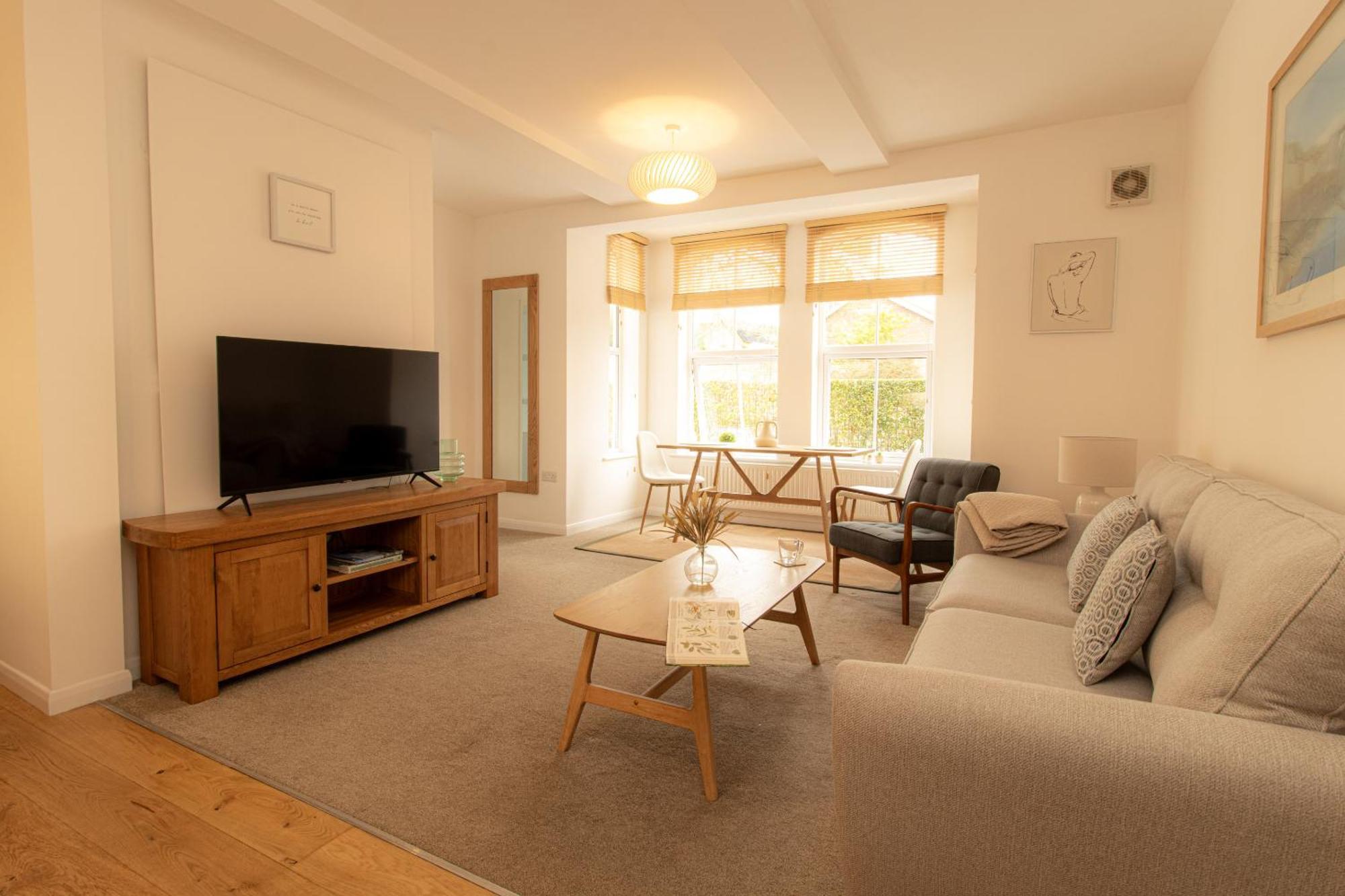 Crescent House Apartments Телфорд Экстерьер фото