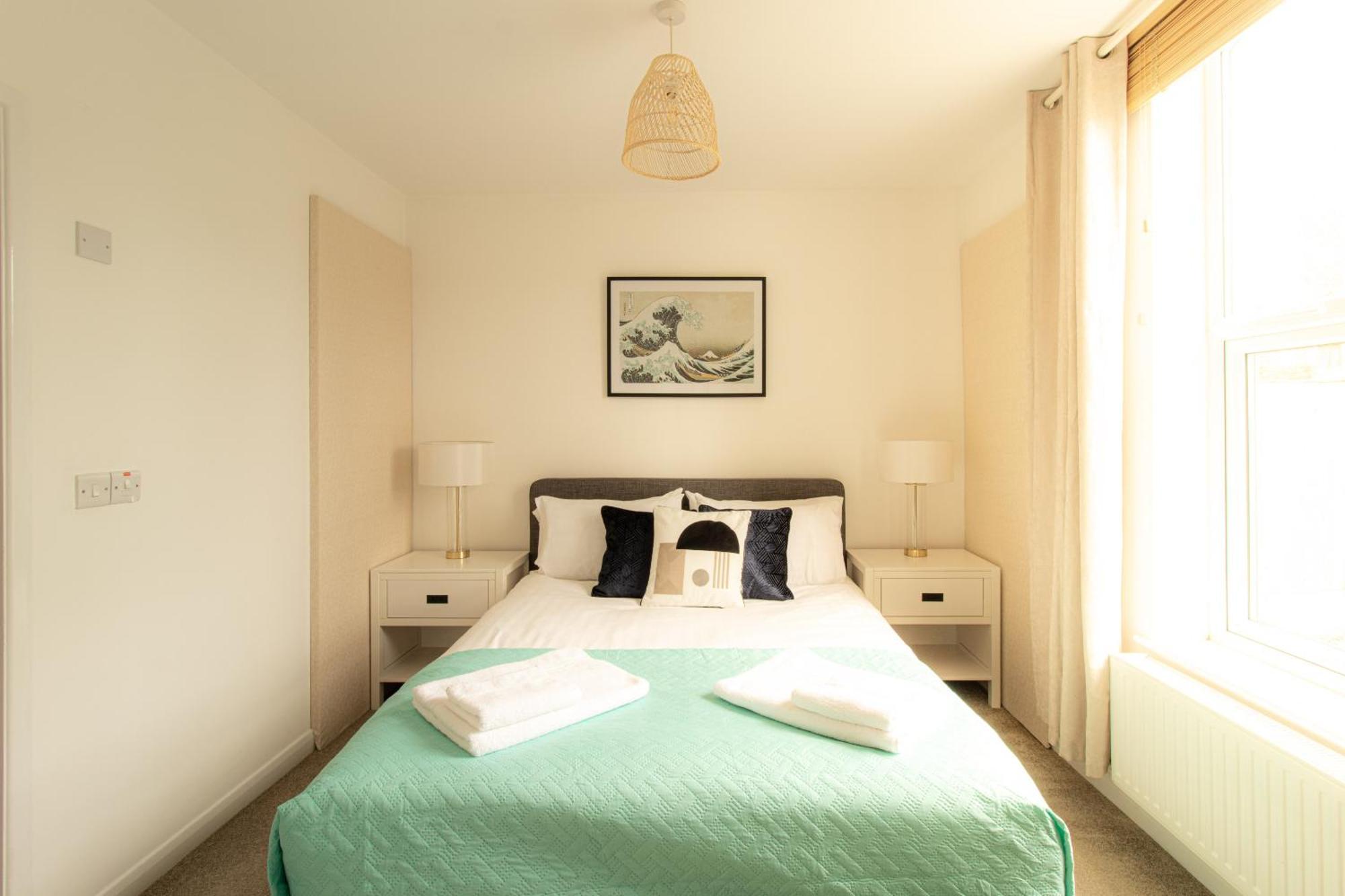 Crescent House Apartments Телфорд Экстерьер фото