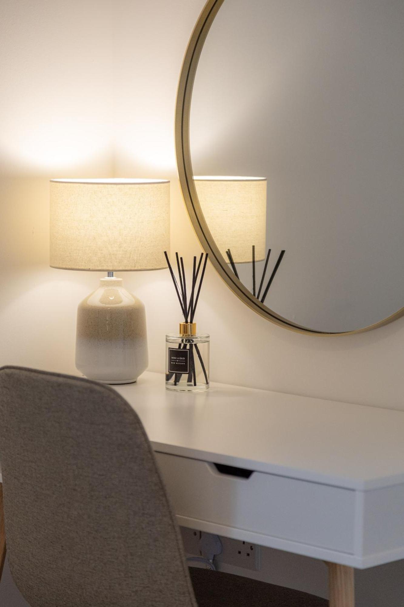 Crescent House Apartments Телфорд Номер фото