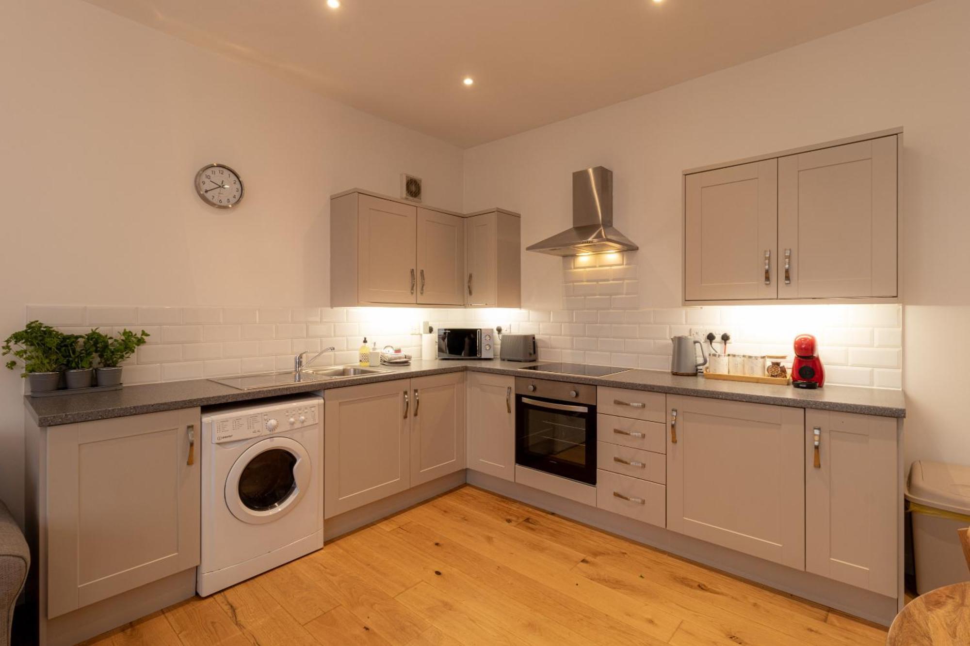 Crescent House Apartments Телфорд Номер фото