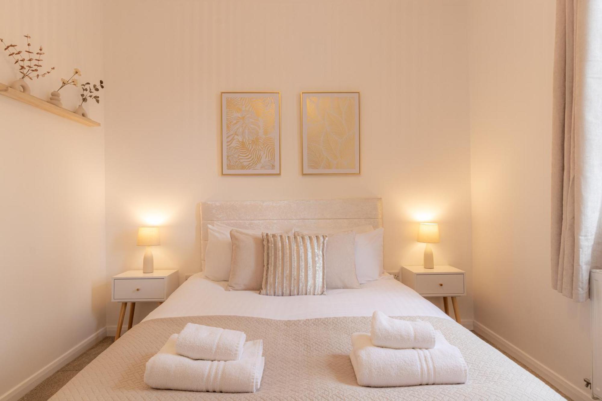 Crescent House Apartments Телфорд Номер фото