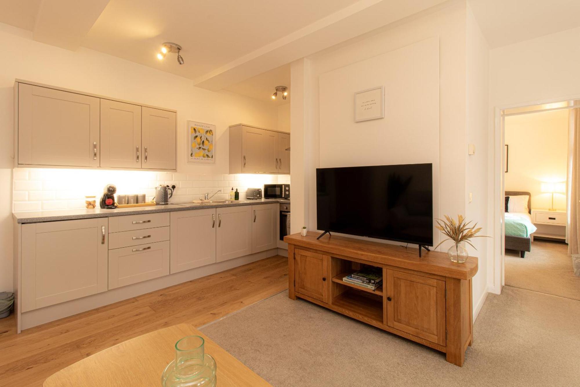 Crescent House Apartments Телфорд Номер фото