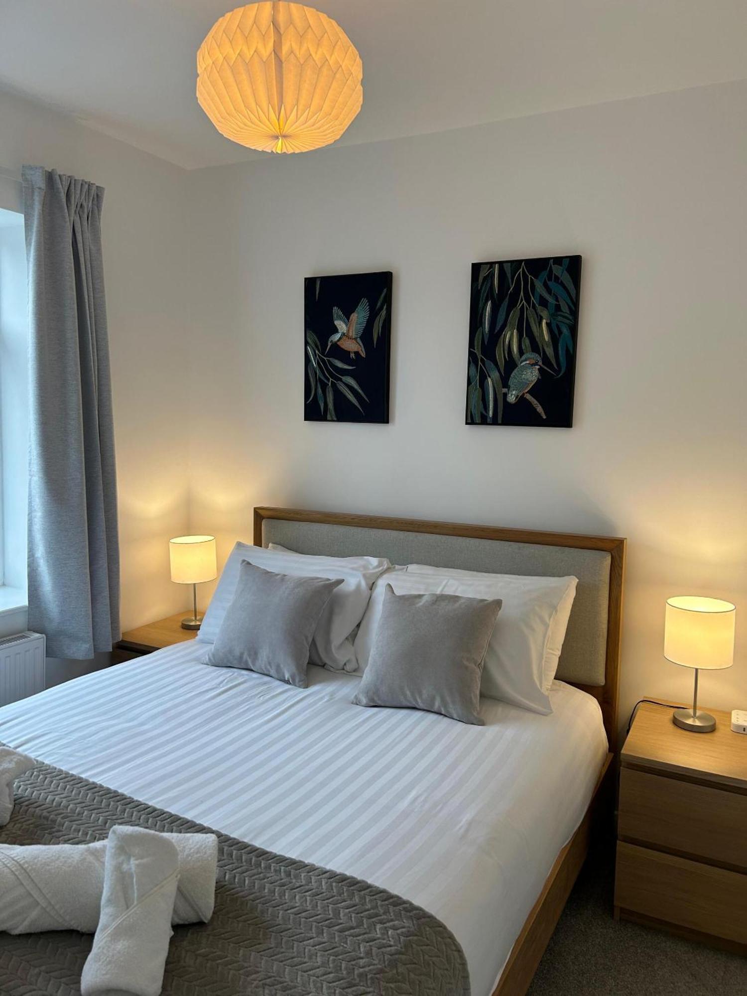 Crescent House Apartments Телфорд Номер фото