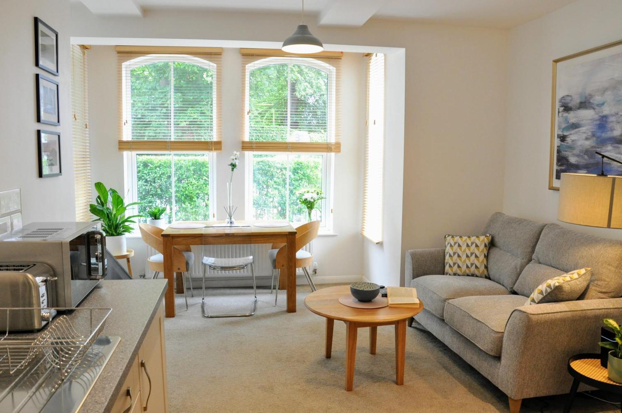 Crescent House Apartments Телфорд Экстерьер фото