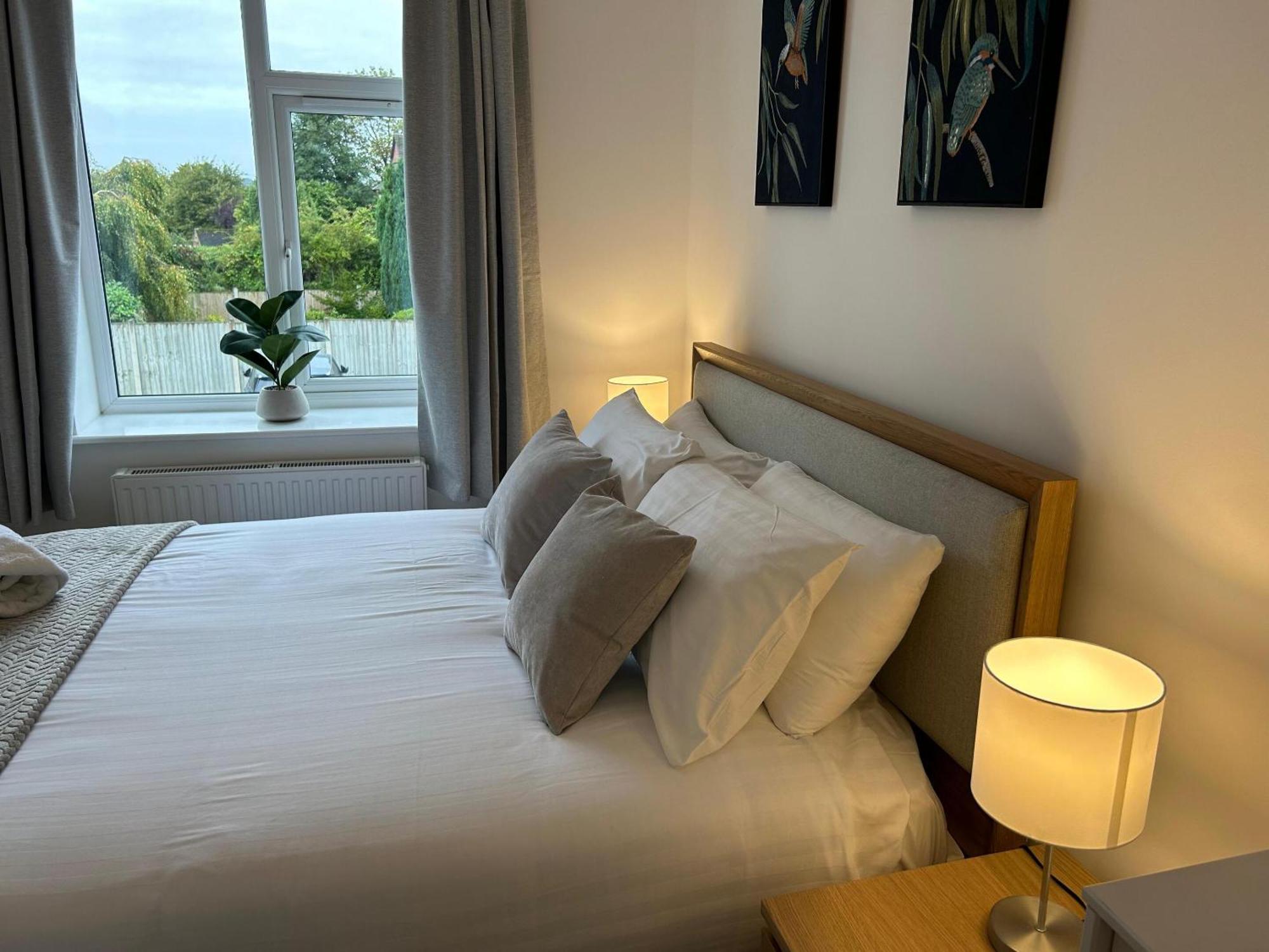 Crescent House Apartments Телфорд Номер фото